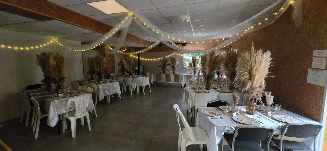 Salle des fêtes avec jardin et terrasse proche Laval – Mayenne Salle des fêtes avec jardin et terrasse proche Laval - Mayenne