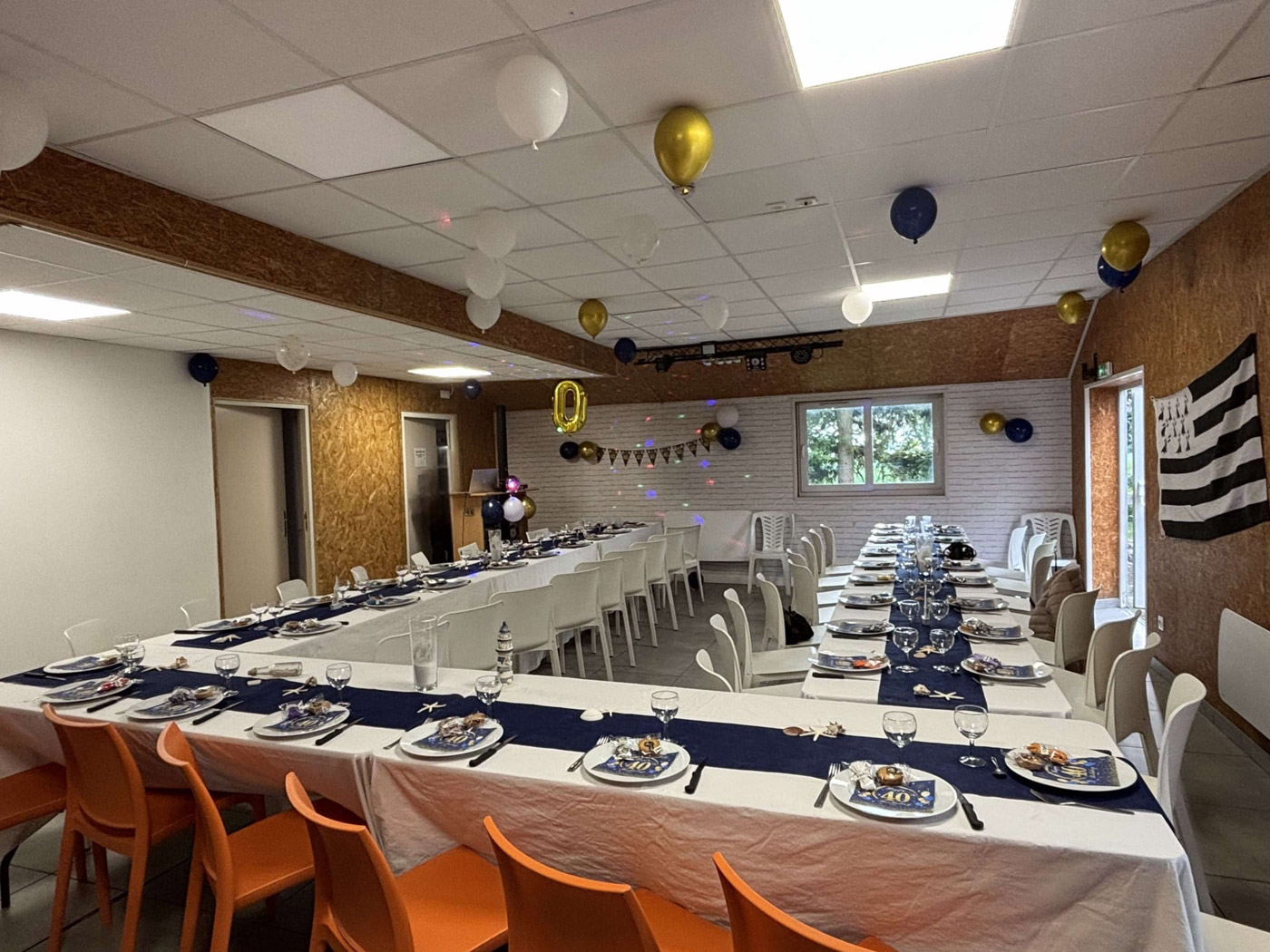 Salle des fêtes avec jardin et terrasse proche Laval – Mayenne Salle des fêtes avec jardin et terrasse proche Laval - Mayenne